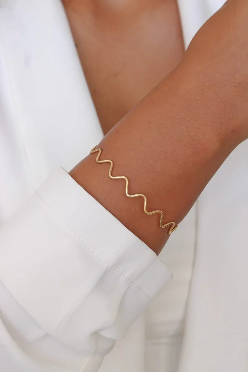 Bracelete Coração Ajustável Folheado a Ouro - Ideal para Todas as Ocasiões
