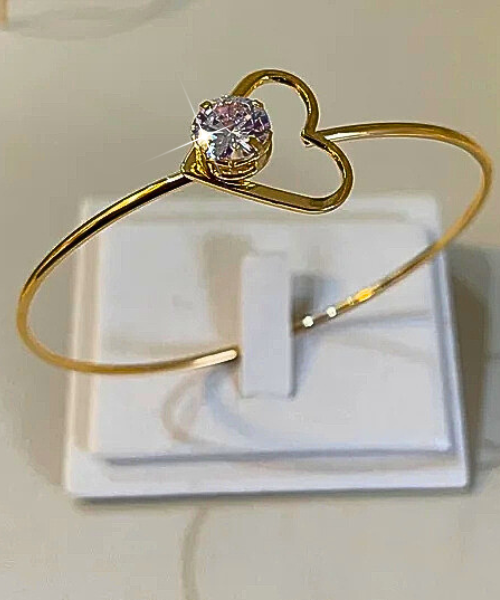 Bracelete Coração Ajustável Folheado a Ouro - Ideal para Todas as Ocasiões