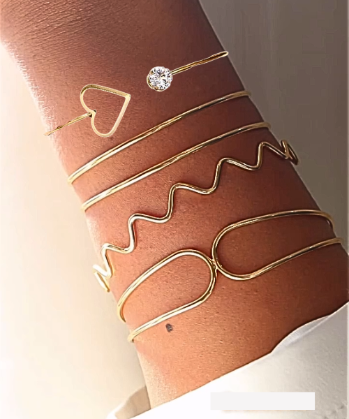 Bracelete Coração Ajustável Folheado a Ouro - Ideal para Todas as Ocasiões