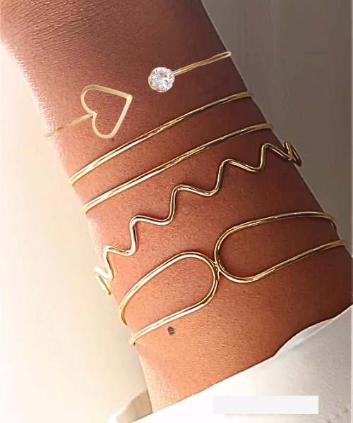 Bracelete Coração Ajustável Folheado a Ouro - Ideal para Todas as Ocasiões
