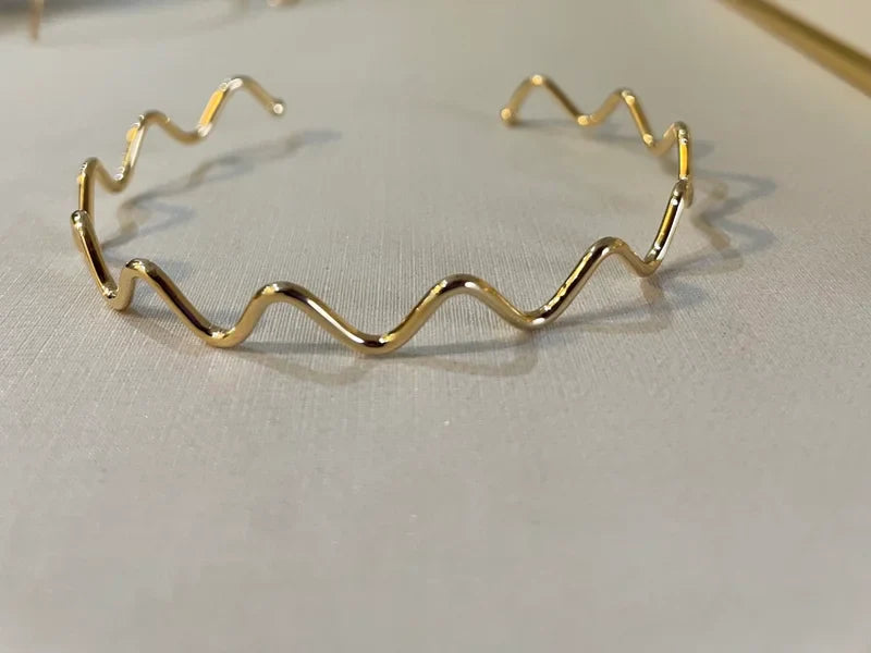 Bracelete Coração Ajustável Folheado a Ouro - Ideal para Todas as Ocasiões