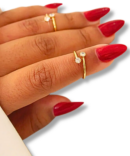 Anel Folheado a Ouro com Pedras de  Zircônia Elegante