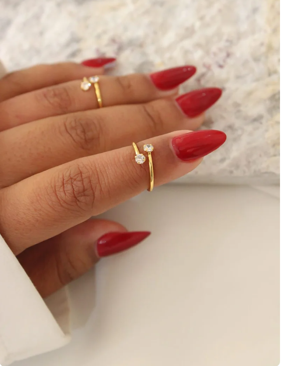 Anel Folheado a Ouro com Pedras de  Zircônia Elegante
