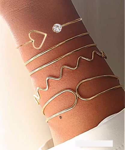 Bracelete Coração Ajustável Folheado a Ouro - Ideal para Todas as Ocasiões
