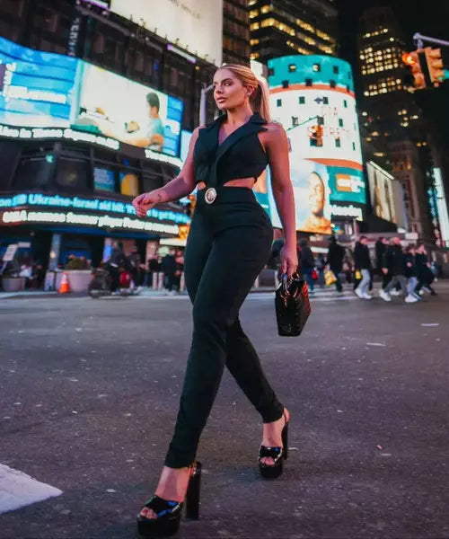Macacão Feminino Preto sem Manga Calça Lápis
