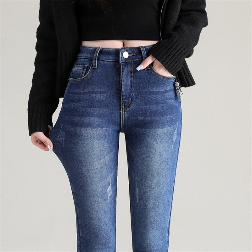 Calça Feminina Jeans de Stretch Forrada com Pelúcia para Inverno