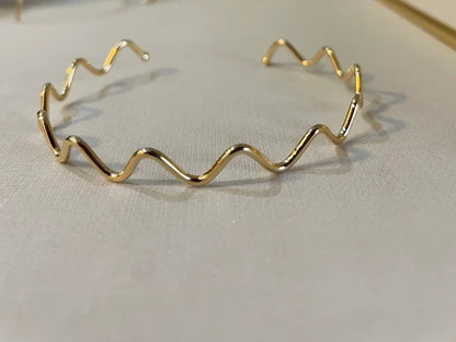 Bracelete Coração Ajustável Folheado a Ouro - Ideal para Todas as Ocasiões